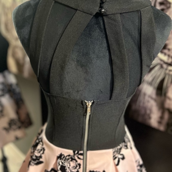 💕🖤LIKE NEW PINK AND BLACK DRESS WITH ROSES SZ 5💕🖤 - Picture 12 of 13